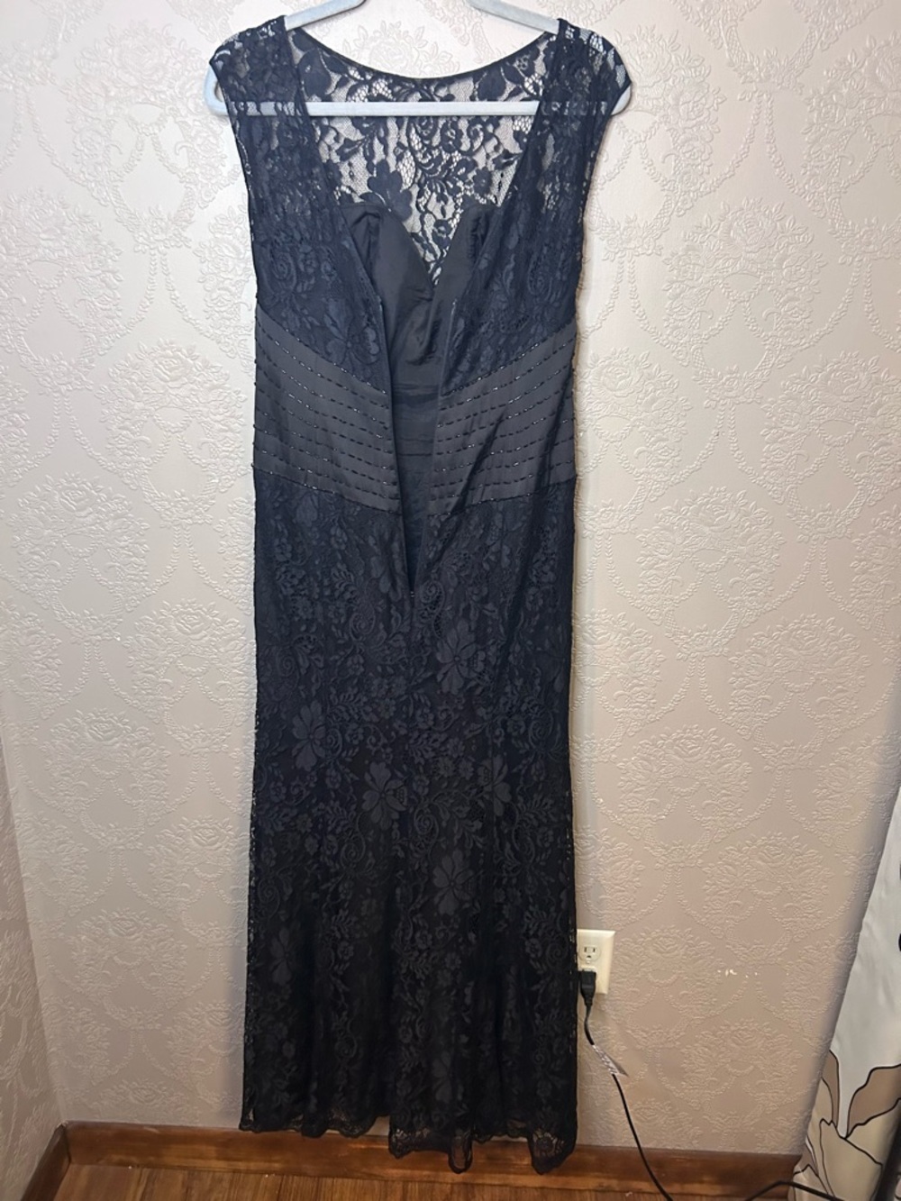 Black Lace Cap-Sleeve Evening Gown Jade Couture 6 USA - Picture 5 of 7